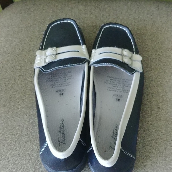 Moccasins, size 8, black and cream color in great conditions - Picture 8 of 12